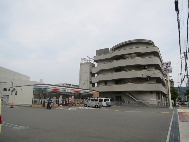 コンビニ　セブンイレブン大東新町店（コンビニ）まで281m