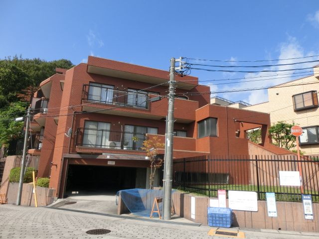 名古屋市名東区植園町のマンションの建物外観