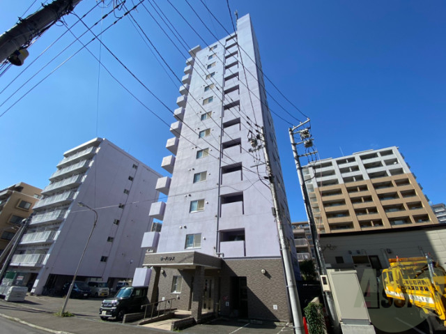 札幌市中央区北四条西のマンションの建物外観