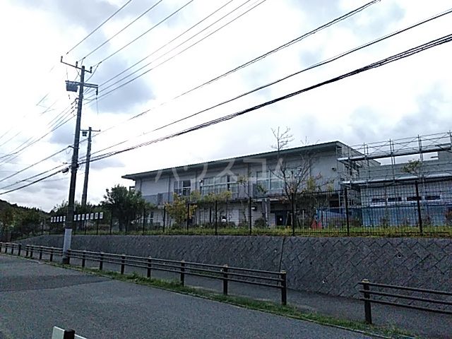 【コスモスIIの小学校】