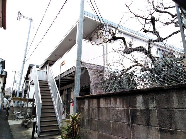 京都市右京区常盤西町のアパートの建物外観