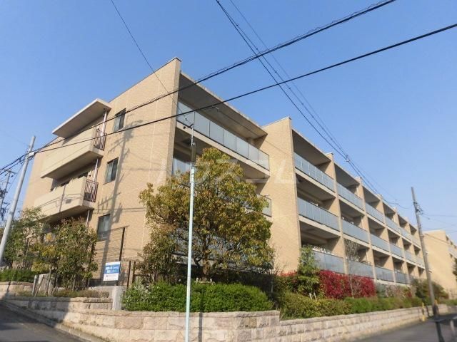 名古屋市千種区富士見台のマンションの建物外観