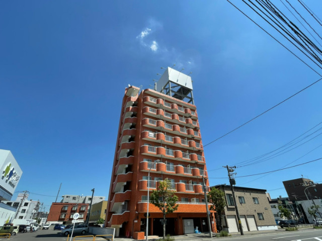 【札幌市北区北三十五条西のマンションの建物外観】