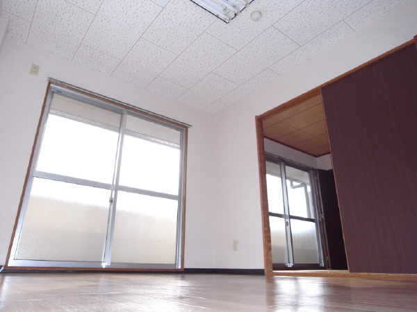 その他部屋・スペース　南側洋室です。