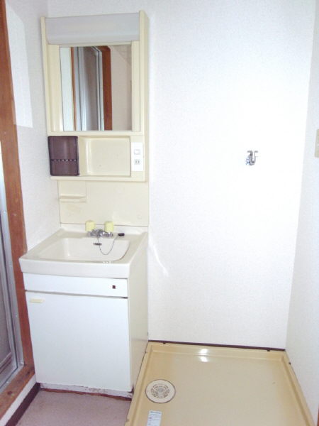 洗面設備　洗面台と洗濯機置場です。