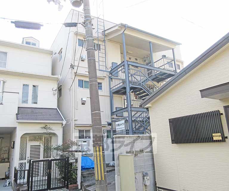 京都市山科区大宅坂ノ辻町のマンションの建物外観