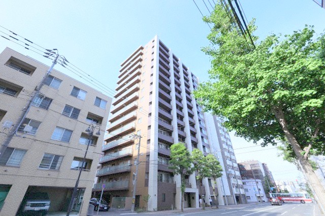 札幌市中央区北二条東のマンションの建物外観