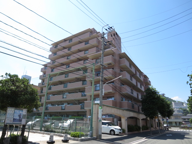 広島市西区草津新町のマンションの建物外観