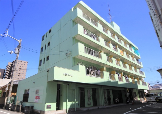 松山市木屋町のマンションの建物外観