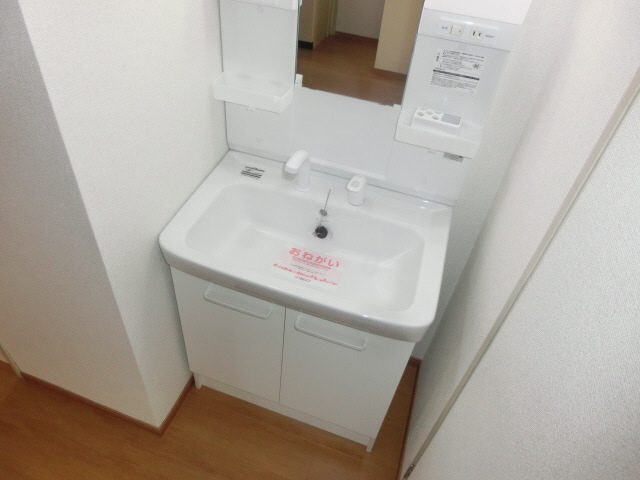 【加古郡播磨町宮西のアパートの洗面設備】