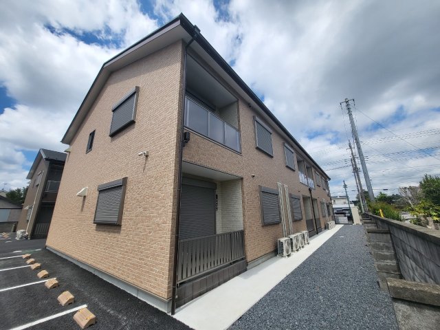 富里市御料のアパートの建物外観