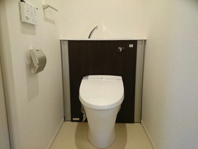 【八尾市本町のマンションのトイレ】