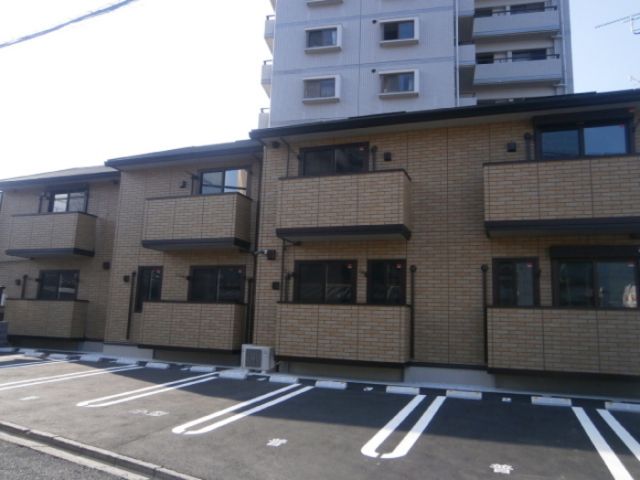 北九州市小倉北区三萩野のアパートの建物外観