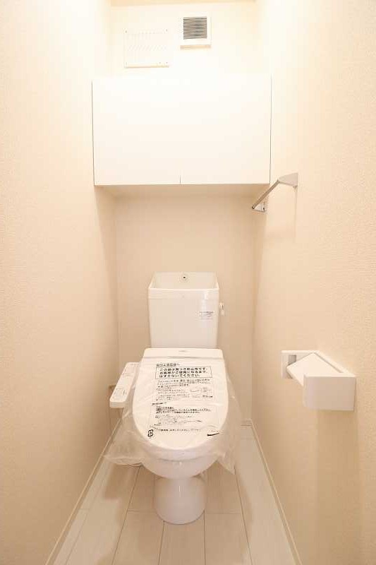 トイレ　＊同物件、別部屋になります