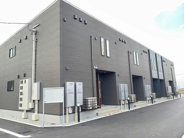 【大沼郡会津美里町字新町のアパートの建物外観】