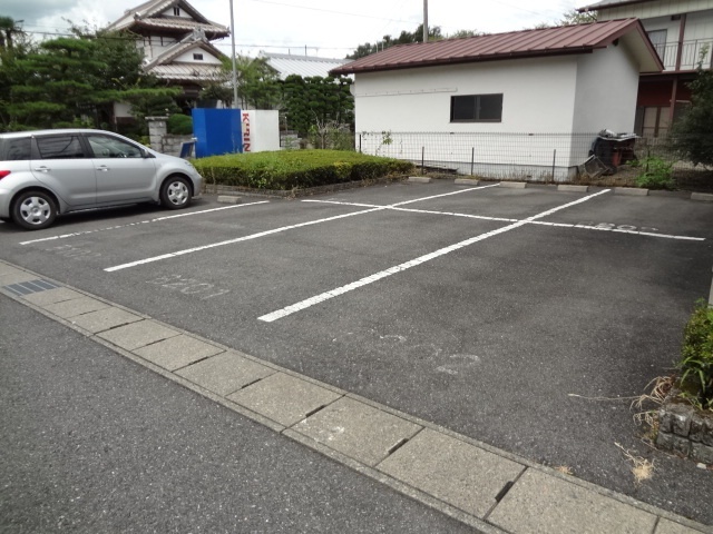 【グリーングローブ東原の駐車場】