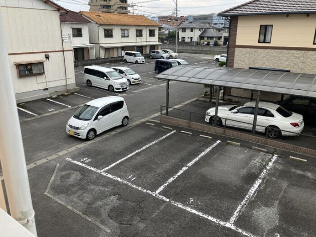 【フラワーハイツ　D棟の駐車場】