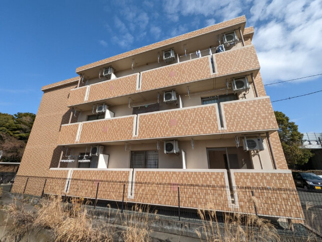 浜松市中央区有玉南町のマンションの建物外観