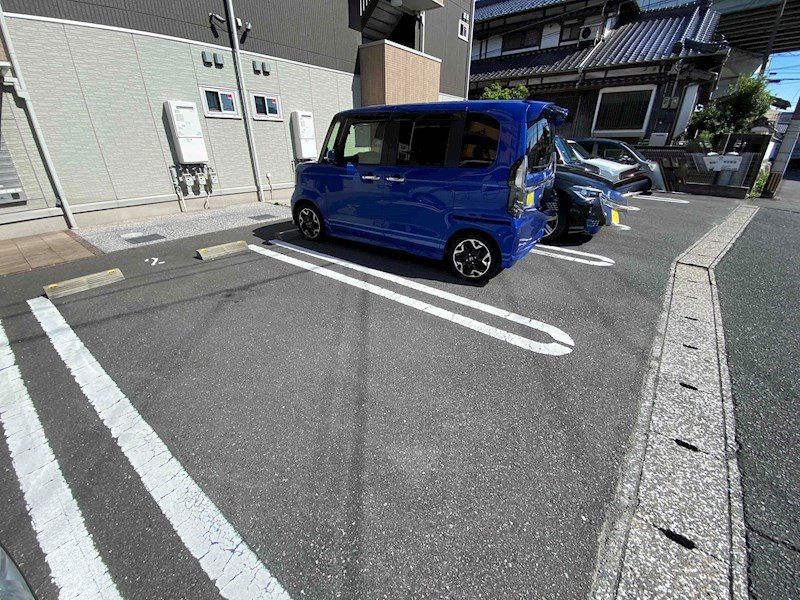 【トレス城野館の駐車場】