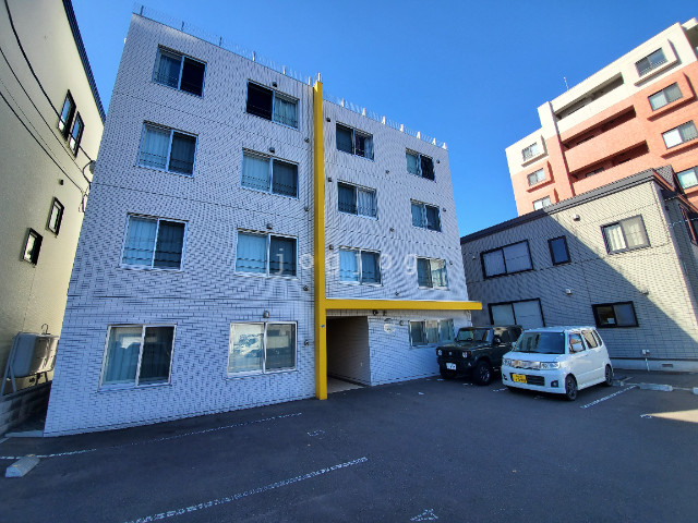 札幌市豊平区美園六条のマンションの建物外観