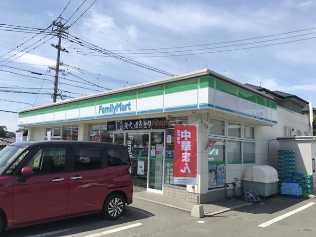 コンビニ　ファミリーマート　八景水谷店（コンビニ）まで527m