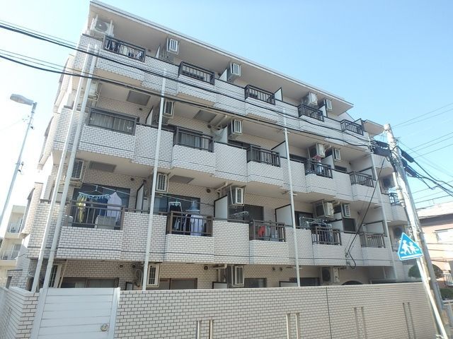 川崎市高津区諏訪のマンションの建物外観