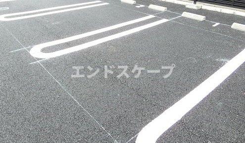 【藤岡市小林のアパートの駐車場】