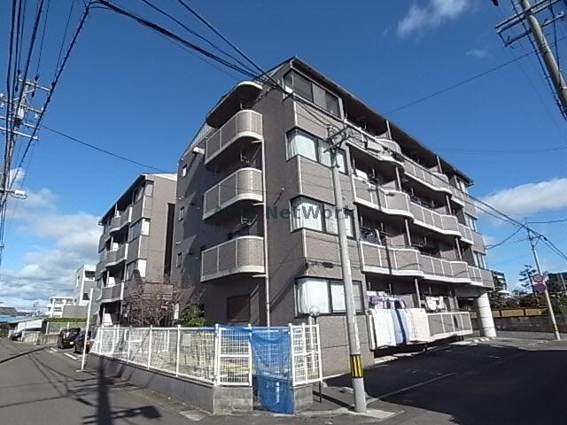 【岐阜市六条東のマンションの建物外観】