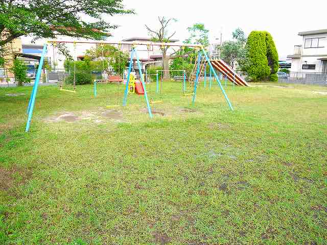 【大和郡山市池沢町のアパートの公園】