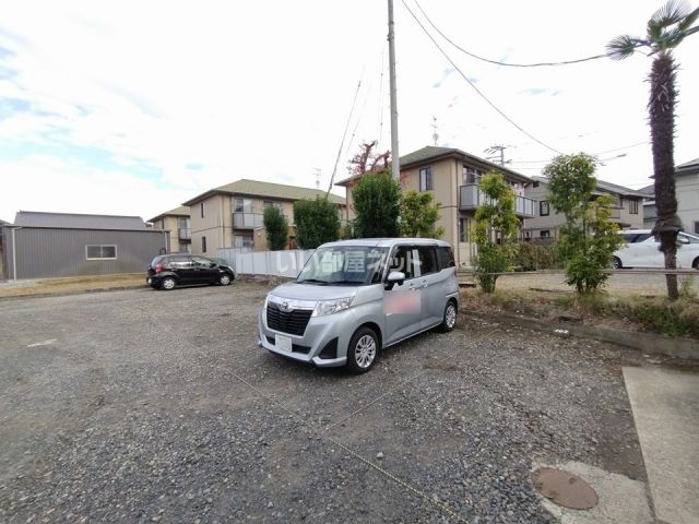 【仙台市宮城野区福室のアパートの駐車場】