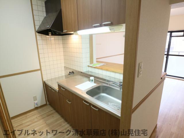 【静岡市葵区瀬名川のマンションのキッチン】