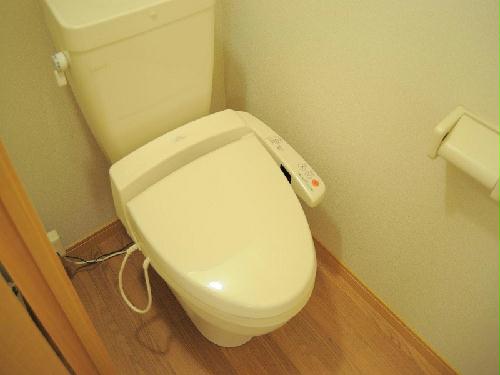 トイレ　温水便座付きで快適生活