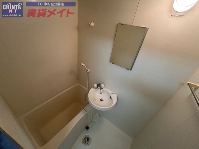 バス・シャワールーム　同物件別部屋の写真