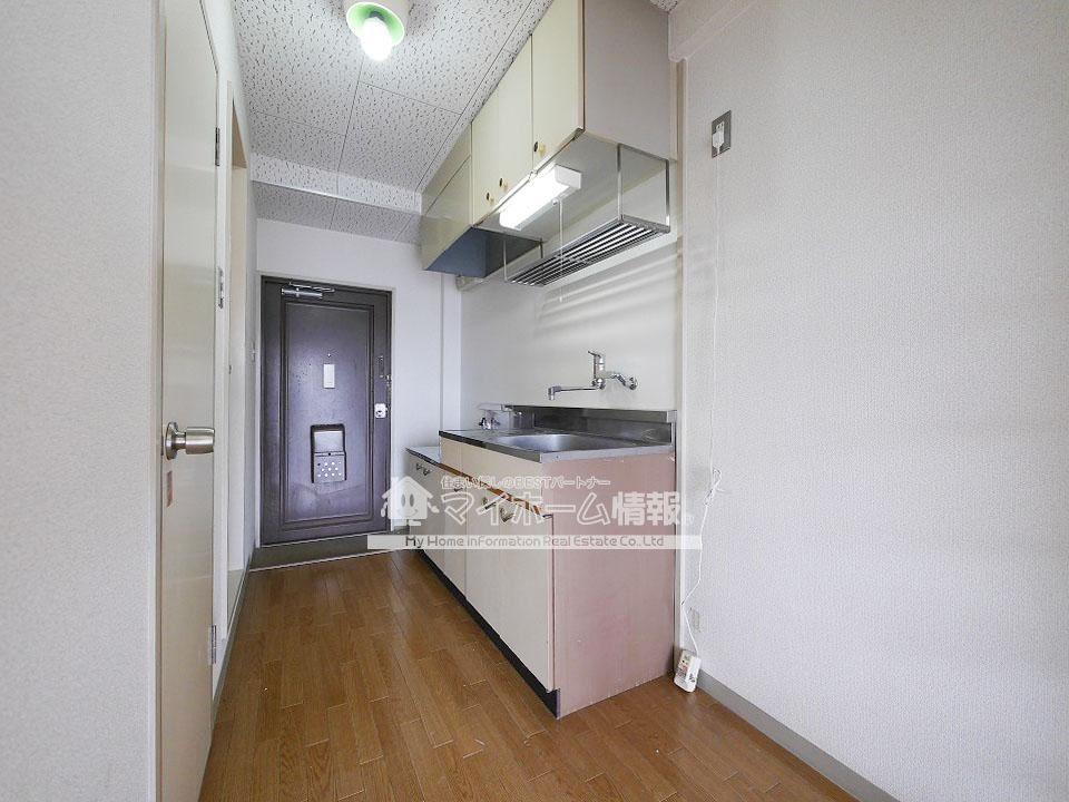 キッチン　3帖のキッチンスペース。収納も豊富で使いやすい☆