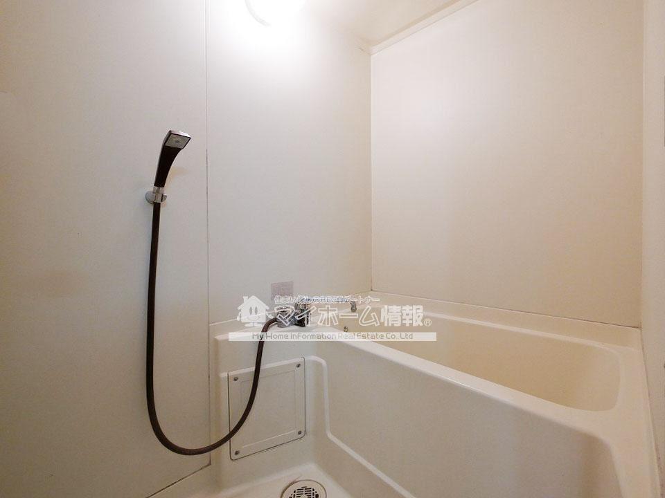 バス・シャワールーム　シャワー付きのバスルームで疲れを流してくださいね♪