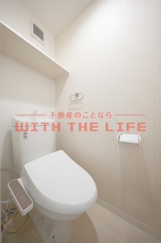 トイレ　落ち着いた色調のトイレです