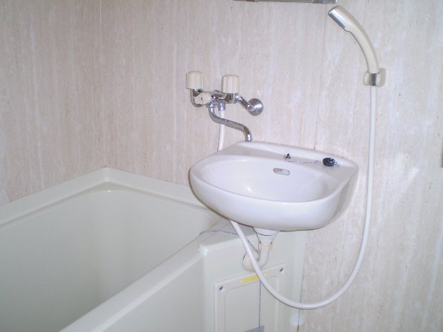 バス・シャワールーム　同物件、別号室のものです。