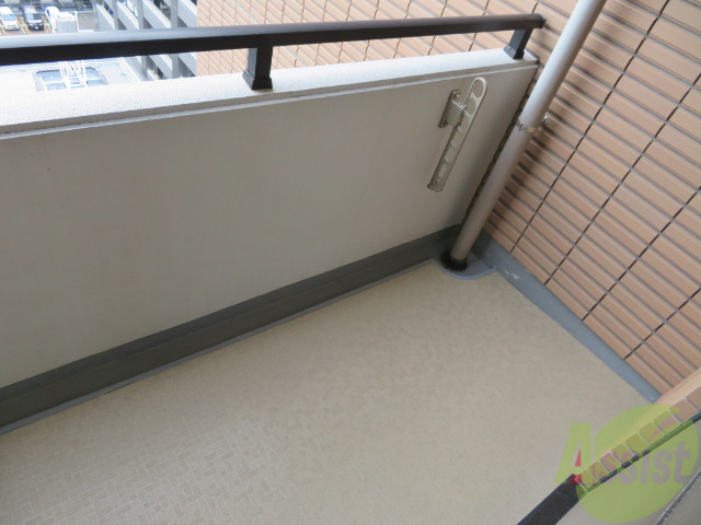 バルコニー　バルコニーは幅があり、広い印象を受けました。
