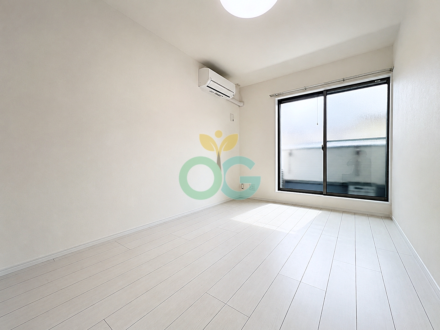 居室・リビング　とっても明るいお部屋です。