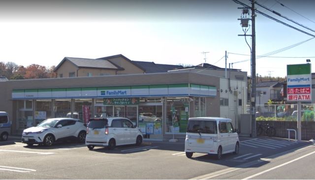 コンビニ　ファミリーマート（コンビニ）まで190m