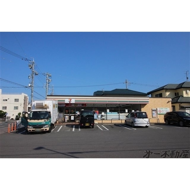 コンビニ　セブンイレブン静岡用宗店（コンビニ）まで850m