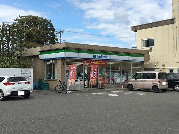 コンビニ　ファミリーマート越前本町店（コンビニ）まで700m