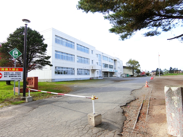 小学校　江別市立中央小学校（小学校）まで330m