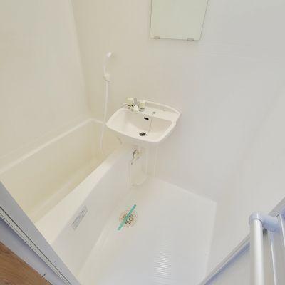 バス・シャワールーム　※写真は別号室のものですので現状優先とさせていただきます