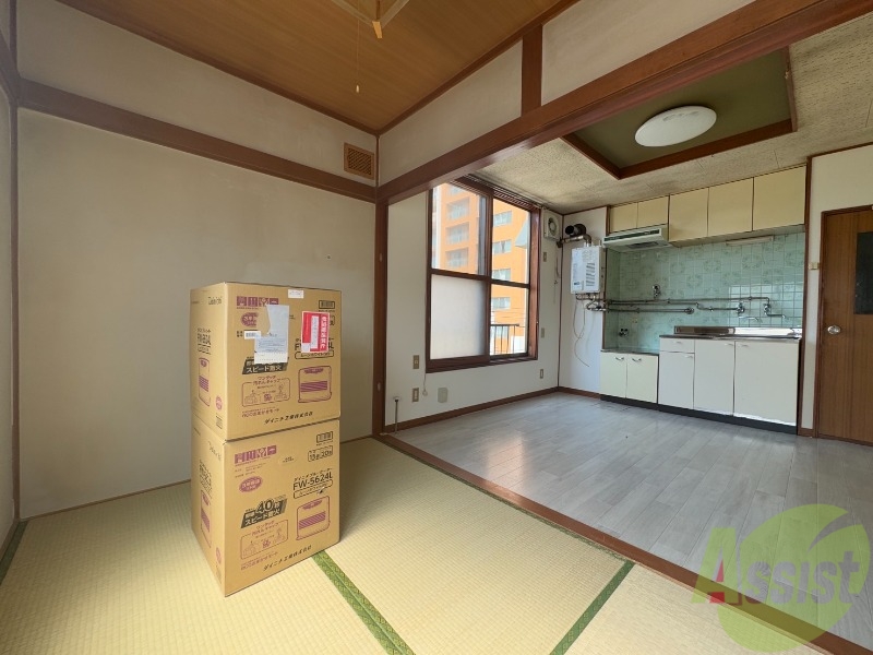 その他部屋・スペース　寝室はこちらです。光が差し込む、温かみのあるお部屋です。