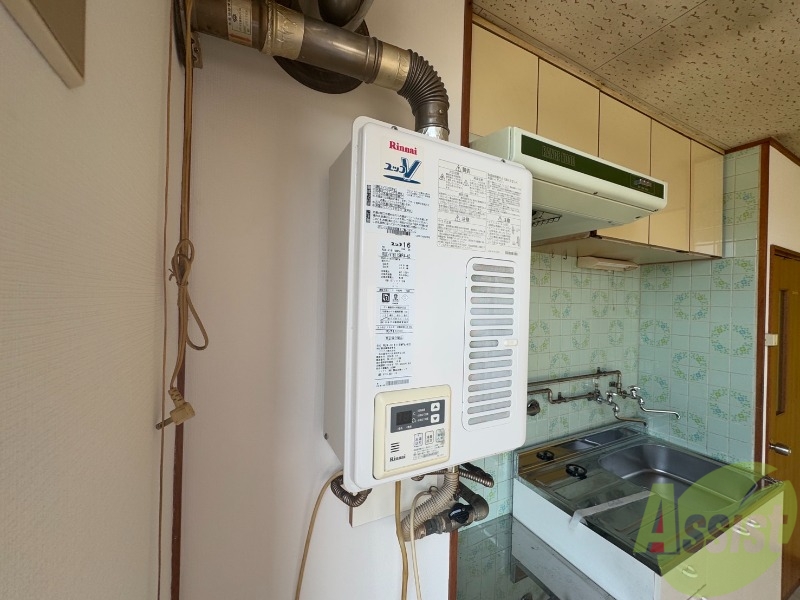 その他設備　給湯器は簡単操作で温度調整ができますよ。