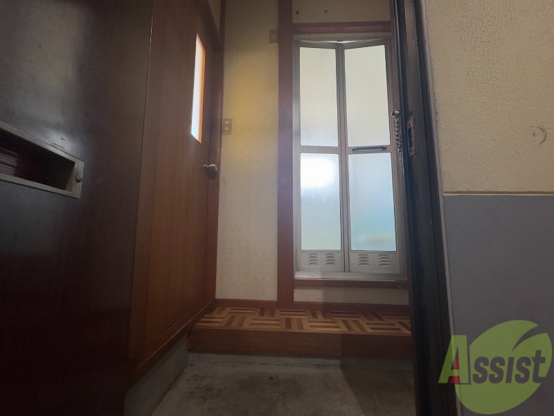 玄関　玄関の様子です。明るい印象ですね。気分もあがりそう。