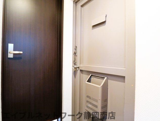 玄関　落ち着いた玄関です