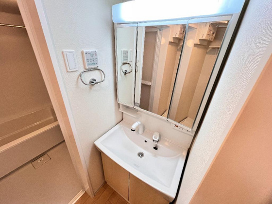 洗面設備　※掲載写真は同マンション別部屋参考写真となります。