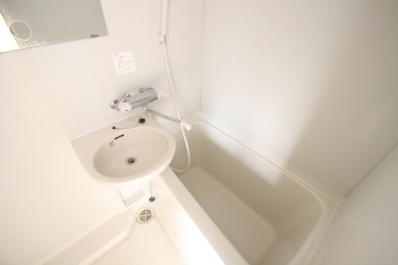 バス・シャワールーム　※別部屋の写真です